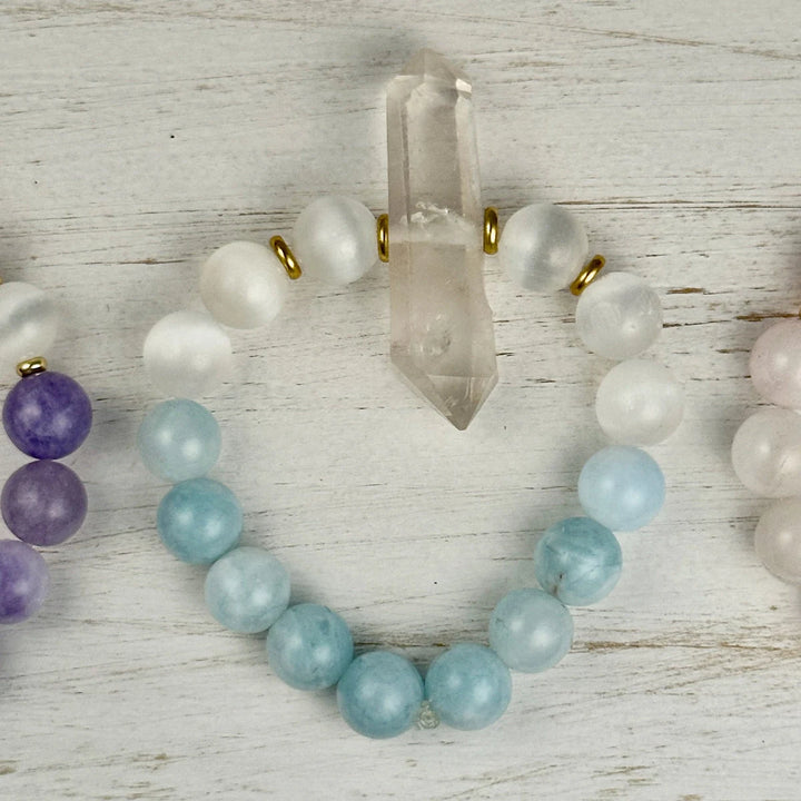 blue-quartz-bracelet-wood2